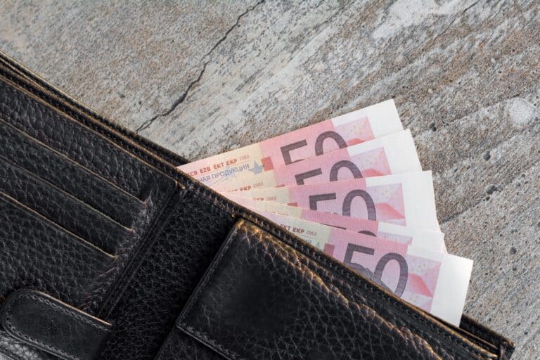 Μετρnτά τέλος και επiσnμα – Το όρıο συναλλαγών και το πρόστıμο
