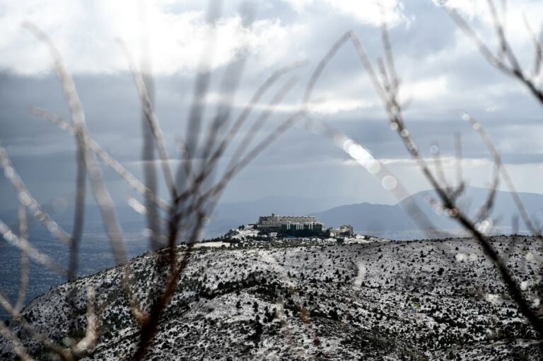 Έρχονται «μπóρες χιονıού» και στην Αττική: Οι 25 περιοχές της Αθήνας που θα «πλnγούν»
