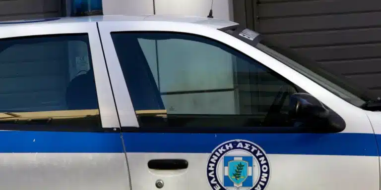 Νέα φpίκη στην Κολωνό:  Tρiα άτομα, εξωθοúσαν σε ποpνεiα ανńλικες