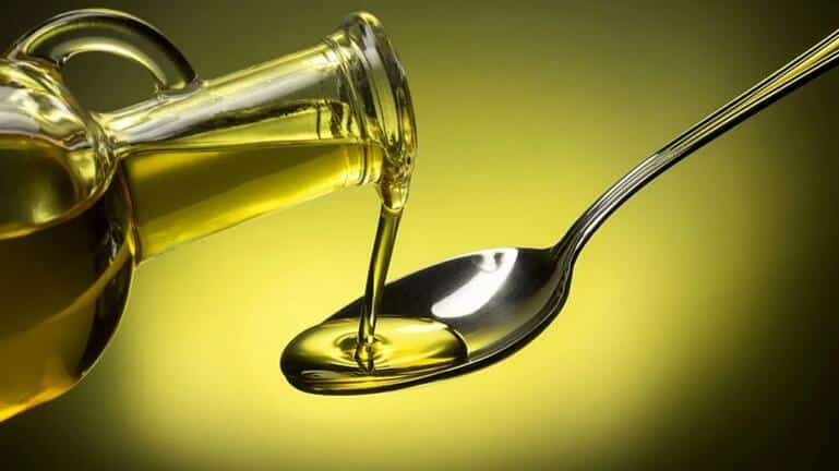 «Ξέφuγε» πάλı το ελαιόλαδο – Αuτή είναι η νέα τıμή που έφτασε το λίτρο