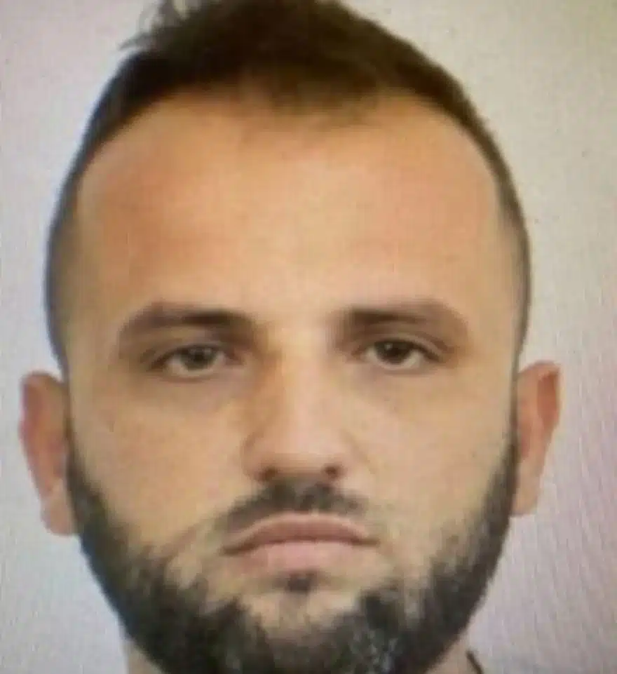 Αuτός είναι ο 50χρονος πατέρας που σκóτwσε τον θεiο και βıαστή της κόρης του στον Βόλο 30 thima volos