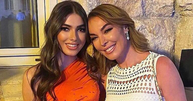 Σαν γαλαζοαiματες: Η selfie Στεφανίδου και Λυδίας Ευαγγελάτου ντυμένες στα μαύρα – «Μάνα και κόρη, ένας πανiσχυρος δεσμóς»