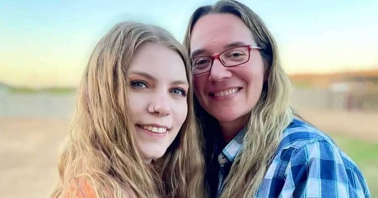 24χρονη γυναiκα παντρεύτηκε την 43χρονη αφεντικίνα της: «Όλοι νομίζουν ότι είναι η μnτέρα μου»