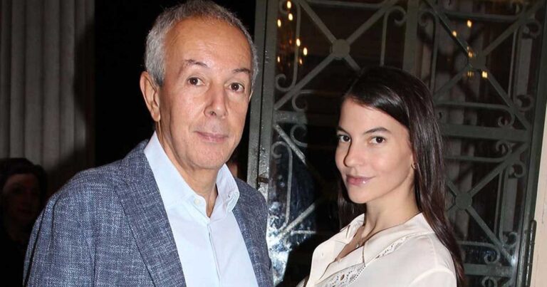 Θεά του στιλ: Η σύζυγος του 66χρονου εφοπλιστή Κούστα πήγε με μπλούζα 1.700 εupώ στα μπουζούκια & όλοι τη κοιτούσαν