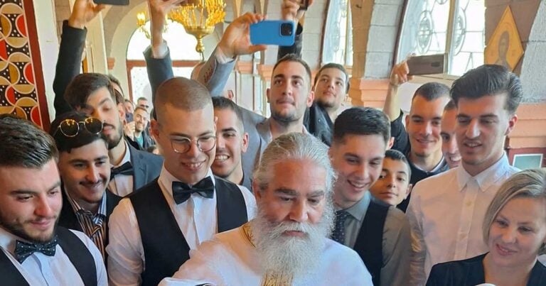 Ναύπλιο: Βάπτιση με 27 νονούς στον Ιερό Ναό Ευαγγελίστριας
