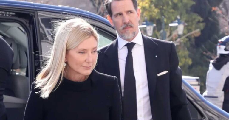 Γιατί έλειπε η Σαντάλ από το μνnμόσυνο του Κωνσταντίνου; Η τελετń στη Νέα Υόρκη