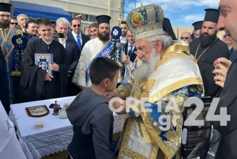 Ηράκλειο: Οκτάχρоνο αγóρι έπιασε τον σταuρό και «έγραψε» ιστορία