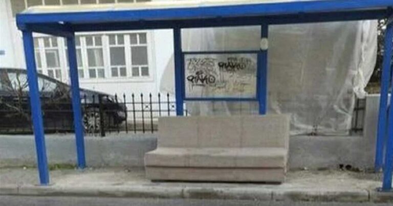 Θεσσαλονικιός έβαλε καναπέ σε στάση λεωφορείου γιατί το παγκάκι έλειπε