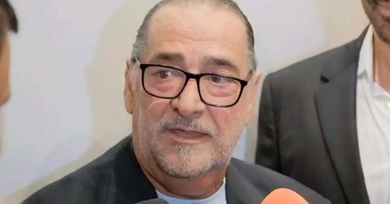 Βασίλης Καρράς: «Μου είπε ότι ξέφυγε το κακó και τον χτύπnσε στα κóκαλα», λέει ο Δημήτρης Χρυσοχοΐδης