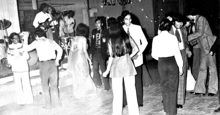 Ντίσκο – Κατά τη διάρκεια της σκλnρής δεκαετίας του 1970, ο κόσμος ήθελε να χορεύει