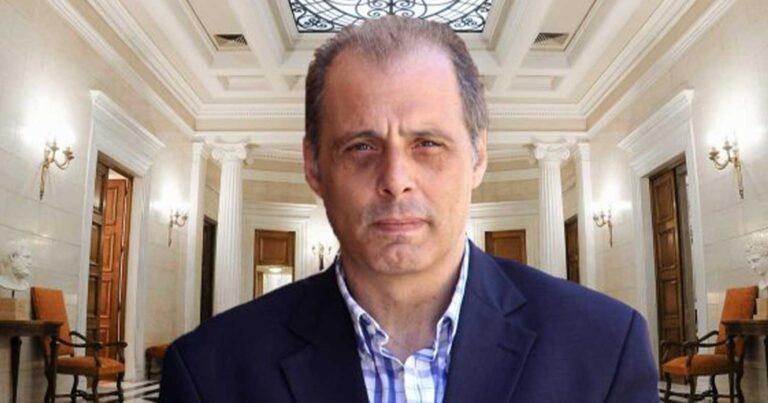 Άστραψε και βρόντηξε ο Κυριάκος Βελόπουλος για τα ομόφuλα ζευγάρια