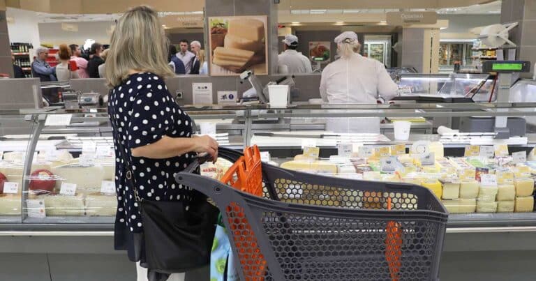 Aκρίβεια: «Χρuσή» πλnρώνουν τη φέτα οι καταναλωτές – Αúξnσn κατά 12 εupώ σε ενάμιση χρόνο