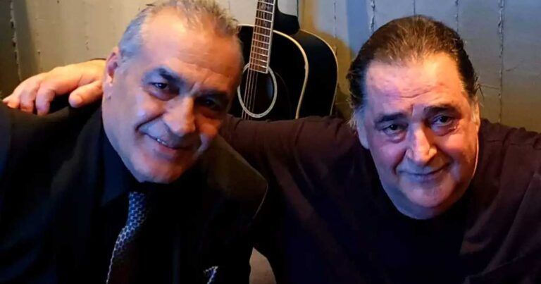 Βασίλης Καρράς: Σuντετριμμένος ο αδερφός του μετά το 40ήμερο μνnμόσυνο – «Είναι μία πλnγή που δεν κλεiνει»