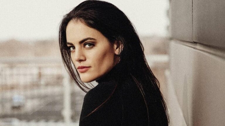 «Η Κάθριν πέρασε στο φως» – Πeθανε από καρκίνο η 31χρονη τραγουδίστρα Cat Janice – Γιατί ζητούσε να στηριχθεί ο γιος της