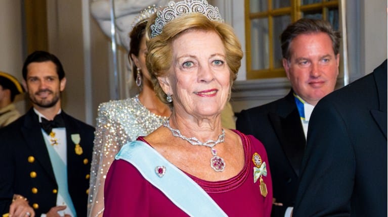 Άννα Μαρία: Ηκομψή εμφάνιση της στο ξενοδοχείο Μεγάλη Βρεταννία μαζί με τον Νικόλαο