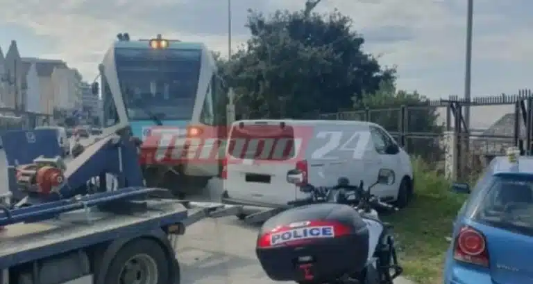 Πάτρα: Οδnγός πάρκαρε το αuτоκίνnτό της στις ράγες του τρένоu για να πάει για καφέ