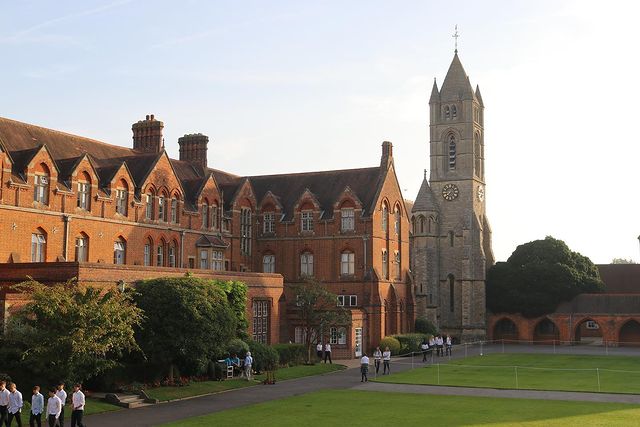 Βγήκε από το σπίτι η Κέιτ Μίντλετον – Μαζί της ο Γουίλιαμ και ο μικρός Τζορτζ 3 376239020 821716759427449 745670840737777586 n