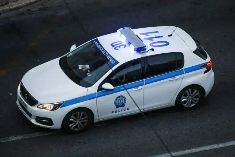 Αστuνομικός ταμπουρώθnκε σπίτι του μετά από καuγά με τη σύζuγό του