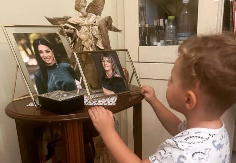 Τέμπη: «Ξέρω ότι σήμερα θα ήθελες να είναι και η μαμά σου εδώ να σου τραγουδάμε»