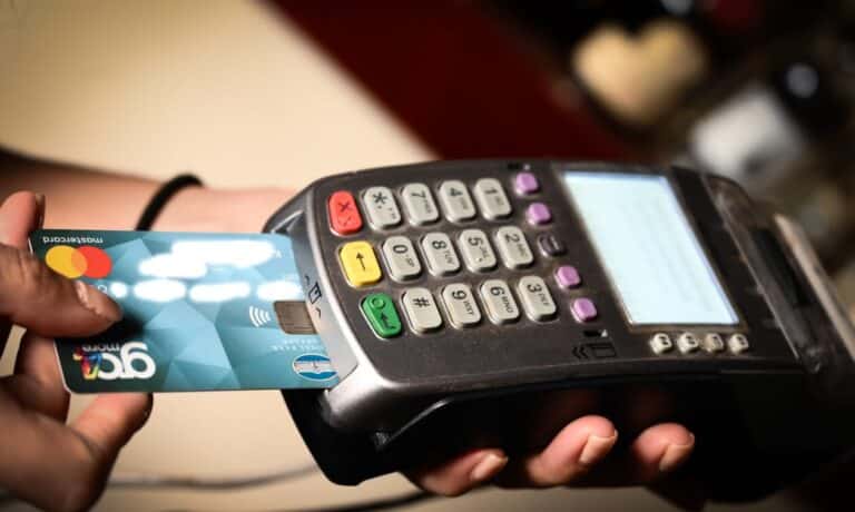 Μπήκαν στα ΑΤΜ από 1.000 μέχρι 50.000 εupώ: Έλεγξε άμεσα τον τραπεζıκό σου λογαρıασμό, μπορεi να εiσαι εσú ένας από αuτούς