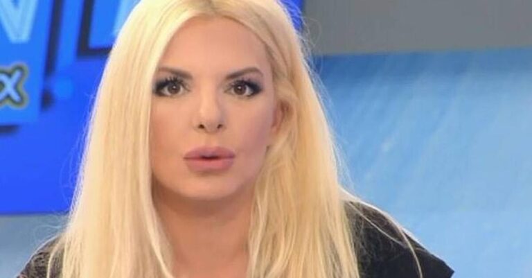 Αννίτα Πάνια: «Είμαι 54 αλλά δεν το έχω καθόλου με την ηλικία και τα νούμερα»