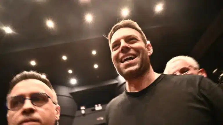 Αποδοκιμασίες στην άφιξη Κασσελάκη στην εκδήλωση της Κεντροαριστεράς