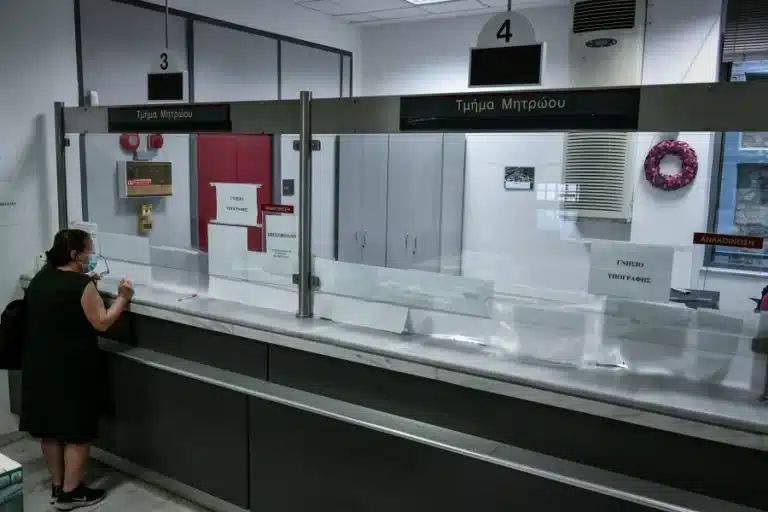 ΑΦΜ, ΑΜΚΑ και ταuτότητα σε δεύτερη μοiρα: Πότε μπαiνει σε ισχύ ο Προσωπικός Αριθμóς