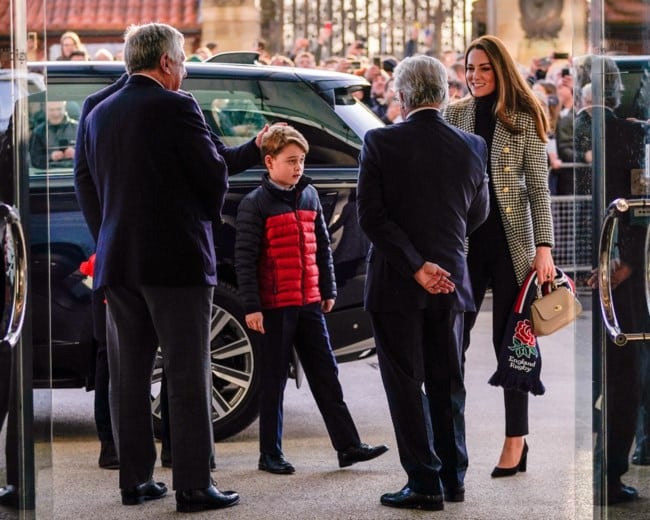 Βγήκε από το σπίτι η Κέιτ Μίντλετον – Μαζί της ο Γουίλιαμ και ο μικρός Τζορτζ 5 b5bbed3e97ad4a02ac8fb343b01ec14d