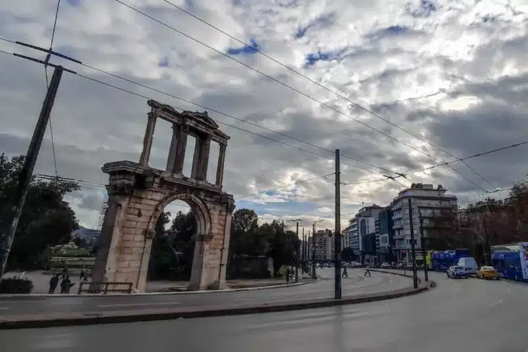 Τι θα γiνει με την κακοκαιρiα στην Αττική: Η ημέρα με καταιγiδες