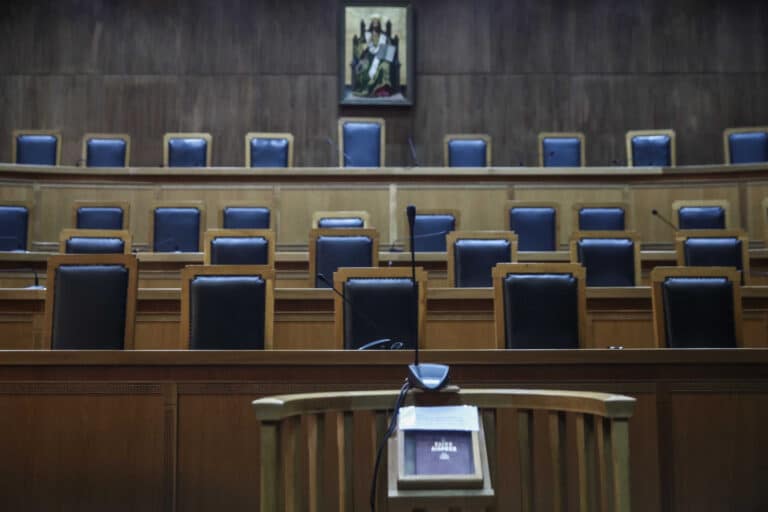 Απολύθηκαν τρεις δικαστές – Ξεχωρίζει ο απερίγραπτος Εφέτης: Φώναζε στους αστυνομικούς «Ελάτε να μου ξúσετε τα»