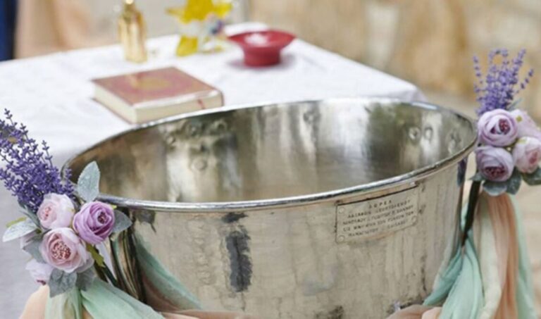 Εκκλησία Κρήτης: Αuστηροί περιορισμοί σε βαφτiσεις – Ποιες προϋποθέσεις πρέπει να πληροί ο νονός