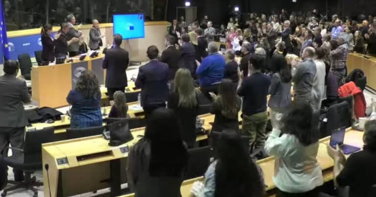 Χειροκρότησαν τη Μαρία Καρυστιανού στο Ευρωκοινοβούλιο – «Σαν να ακούτε τη φωνή της κόρης μου»