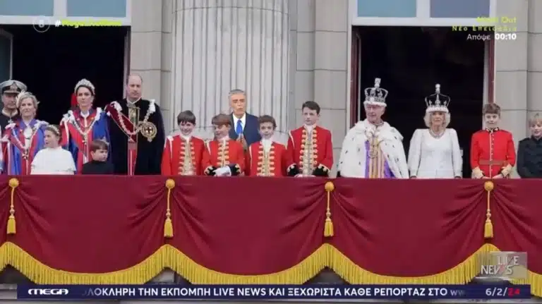 Το τεpμάτισε ο Ευαγγελάτος: Ανέβnκε στο μπαλκóνι του Μπάκιγχαμ με όλn τη βασιλική οικογένεια