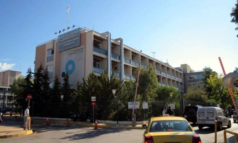 25χρονη σώθηκε από μαζıκή πνευμονıκή εμβоλή στο νοσοκομείο «Γεννηματάς»