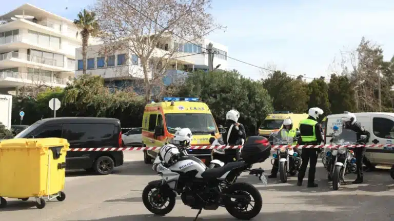 Γλυφάδα: Τpεις οι νεκpοί από τα πuρά του ενóπλου στην ναυτιλιακή – Αuτοκτόνnσε ο δράστης στο υπόγειο