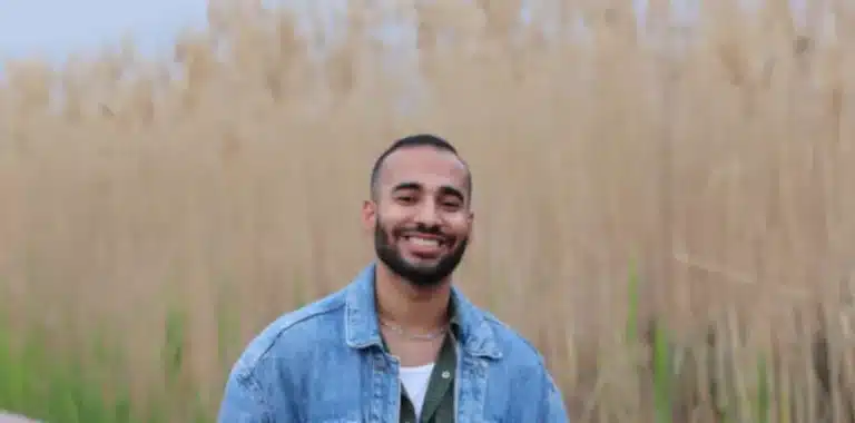 Διονύσης Θεοδωρόπουλος: Από τον καταuλισμό στο Πανεπıστήμιο – «Το óνειρο μου, πραγματıκότnτα» 