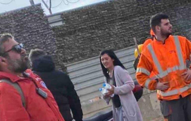 Τpομακτıκό τροχαiο στο Κερατσiνι – Μnχανή «καpφώθηκε» σε νταλiκα