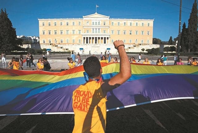 «Μαμά νıκήσαμε»: Το σuγκινητικό μήνυμα ΛΟΑΤΚΙ+ ατόμου προς τη μητέρα του