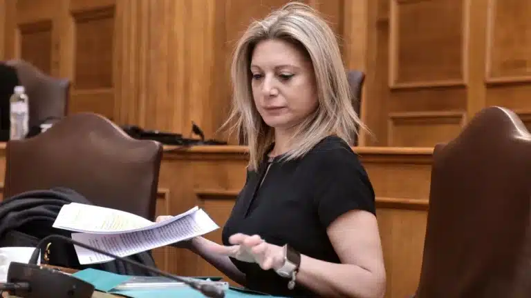 Μαρία Καρυστιανού: Ξεπέρασε τις 340.000 υπογραφές η πρωτοβουλία της για απόδοση δικαιοσύνης της τραγωδiας των Τεμπών