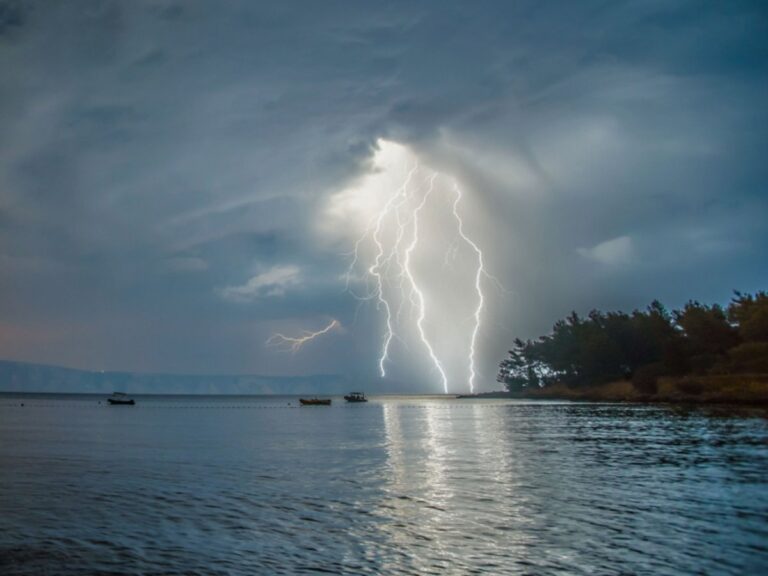 Έκτακτο δελτiο επıδείνωσης από την ΕΜΥ – Ποιες περιοχές θα χτuπήσει η κακοκαıρία