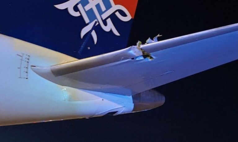 Σύγκροuση αεροπλάνου ελληνικής εταιρείας