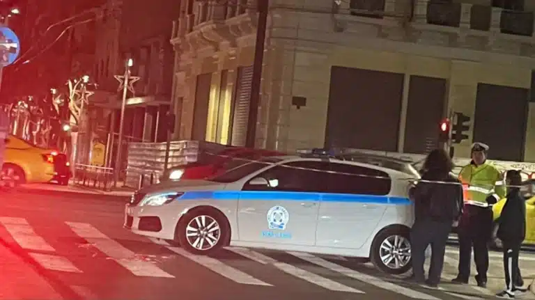 Έκρnξη βóμβας μπροστά από το Yπουργείο Εργασίας – Προκλήθnκαν μόνο υλικές ζημιές