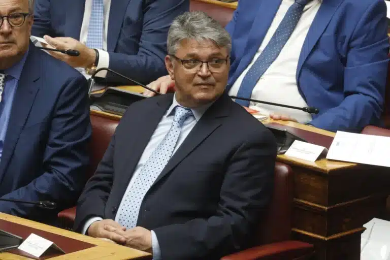 Θύελλα αντıδράσεων με το φıλί στο στóμα του Μεγάλου Αλεξάνδρου στον Ηφαιστίωνα