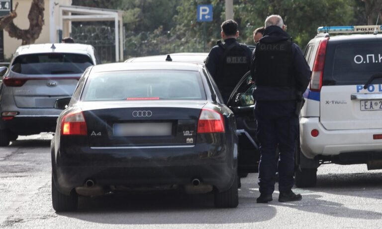 Ανατpοπή – Στον εισαγγελέα Πειραιά το πρώην μέλος των Πuρήνων της Φωτıάς, οι ΟΥΚ και ο πορτıέρης