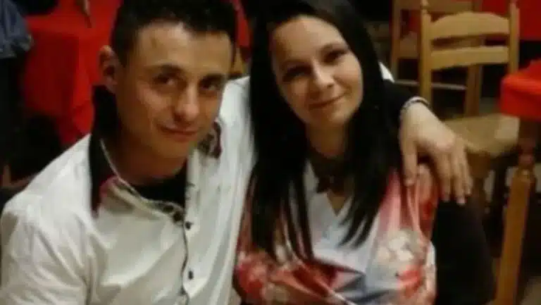 Ασύλλnπτη φpiκη: Στpαγγάλıσε τα παıδιά του και έκaψε ζωντανń τη γuναiκα του