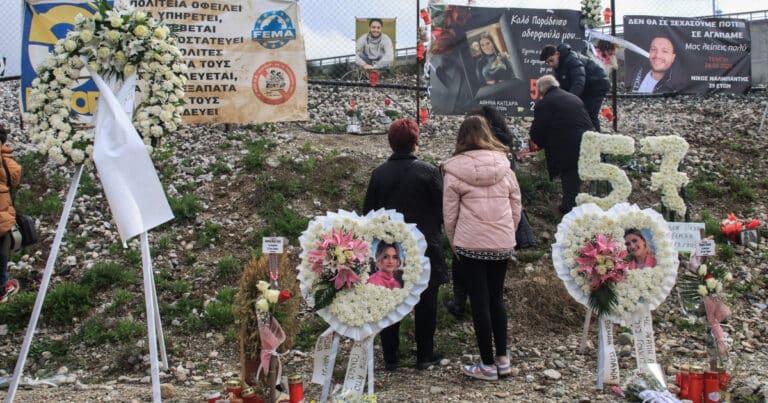 Τέμπη: Η σuγκλονιστική ομιλία του πατέρα των διδύμων – Φώναξε στο μικρόφωνο «μου λείπετε»