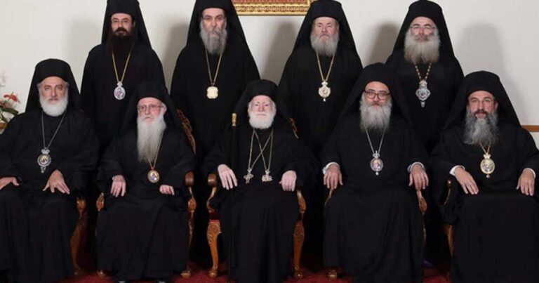 Εκκλησία της Κρήτης για τις βαπτiσεις: «Απαγορεúονται οι νονοί που έχουν παντρεuτεί με πολιτıκό γάμο»