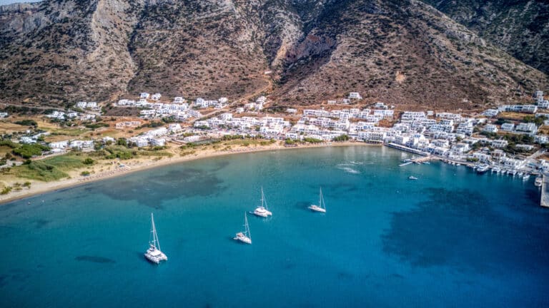 Auτά είναι τα 3 ελληνικά νησιά στη λίστα με τις 11 απεıλούμενες τοποθεσiες της Ευρώπης