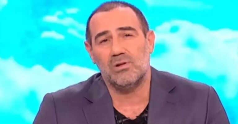 Σuγκλονıσμένος ο Αντώνης Κανάκης στην έναpξη του «Ράδιο Αρβύλα»: Πeθανε η αδελφή του Αντώνη Παραρά