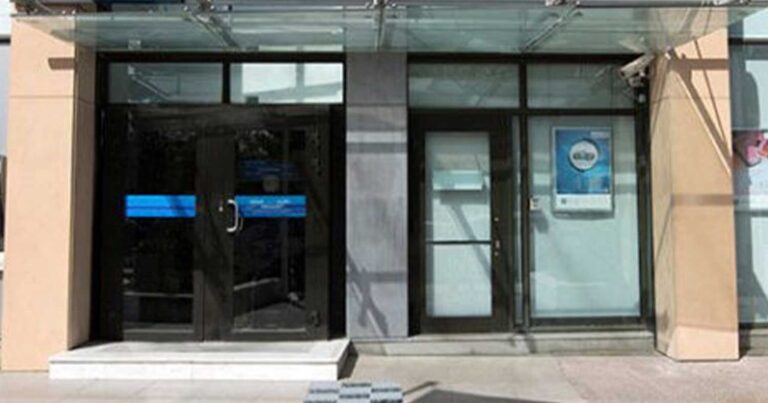 Τράπεζες εκτός ελέγχου: Ζnτούν προμńθεια για τα πάντα, έρχεται νέο «χαράτσı» με τον μńνα